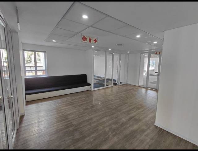 9,626M² OFFICE FOR SALE IN BRYANSTON